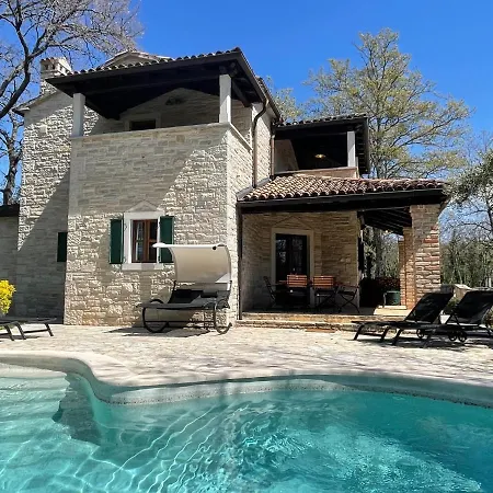 Villa Elaya *