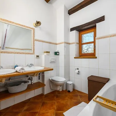 Villa Elaya *